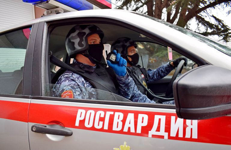 Подозреваемого в нанесении ножевого ранения задержали  росгвардейцы в Крыму